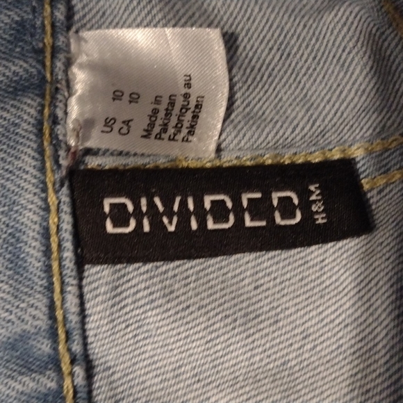 H&M DIVIDED Light Wash High Waisted MOM/BOYFRIEND CUT JEANS!! Like New! - Picture 7 of 7